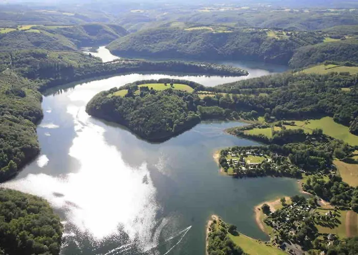 Manoir De L Aubos Дом отдыха Pleaux